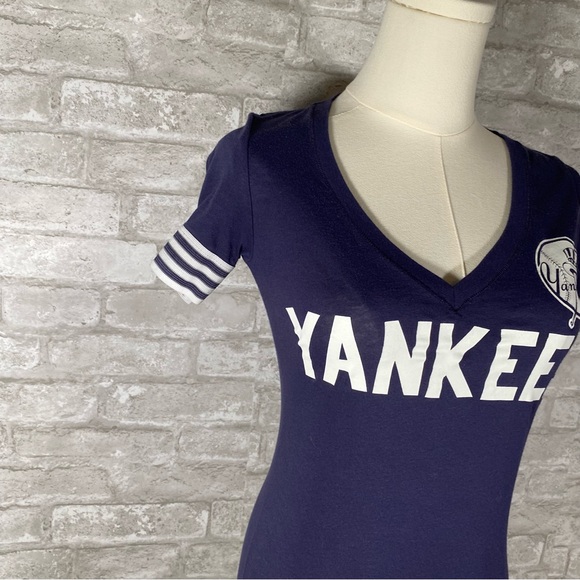Victoria Secrets New York Yankees t shirt Women's Navy V-Neck tee shirt size XS - Picture 3 of 12